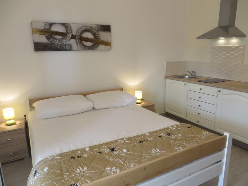 Banic Apartments With Pool Biograd na Moru Szoba fotó